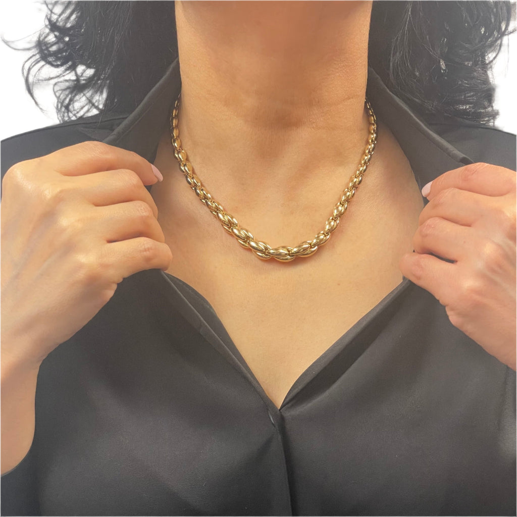 Vintage Italian 18k hallow yellow gold graduated fancy link with high polish finish 10mm to 5mm width. Fancy swivel lobster clasp.