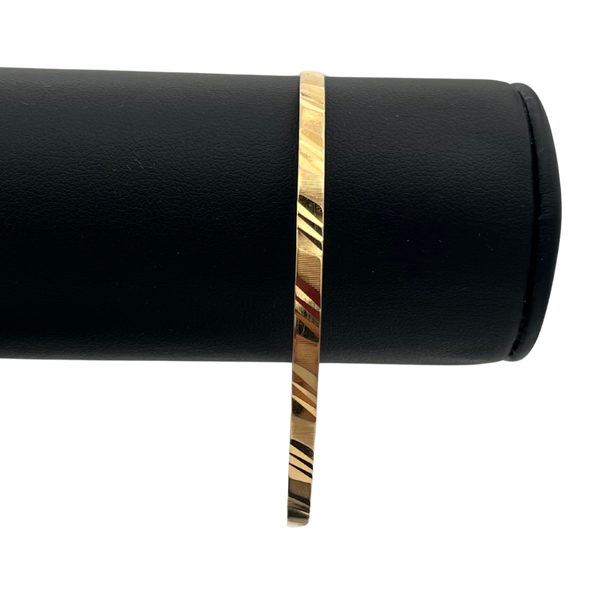 Vintage Italian 18k yellow gold flat bangle with hashmark motif (3.2mm wide) - Daisy exclusive jewellers